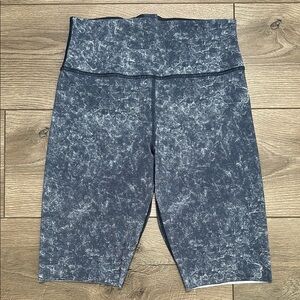 NWOT Lululemon Train To Beach High Rise Shorts 10" Denim‎ Wash Blue Hail Multi 6